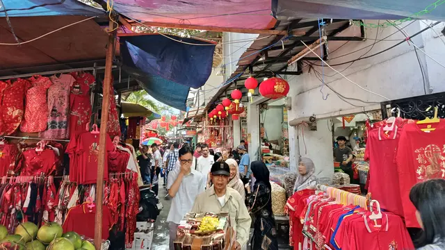 Kawasan Pecinan Glodok, Jakarta Barat (Jakbar) dipadati pengunjung di Hari Tahun Baru Imlek 2577 Kongzili.