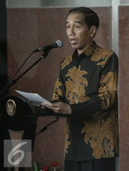 Presiden Joko Widodo memberikan kata sambutan dalam peresmian gedung baru KPK di Jakarta, Selasa (29/12). Gedung baru ini berlantai 16 Namun, penggunaan gedung ini baru bisa digunakan pada Maret mendatang. (Liputan6.com/Faizal Fanani)