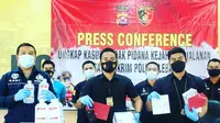 Kasatreskrim Polres Lebak, Iptu Indik Rusmono, MEnunjukkan Barang Bukti Alkes Yang Di Curi Dari RSUD Adji Darmo. (Selasa, 18/05/2021). (Dokumentasi Polres Lebak).