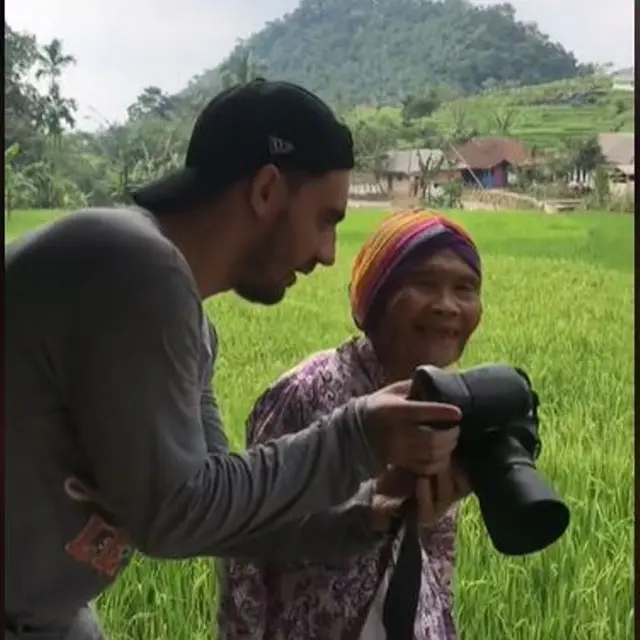 Fotografer Prancis Ajak Seorang Nenek Jadi Model Pemotetan di Bogor
