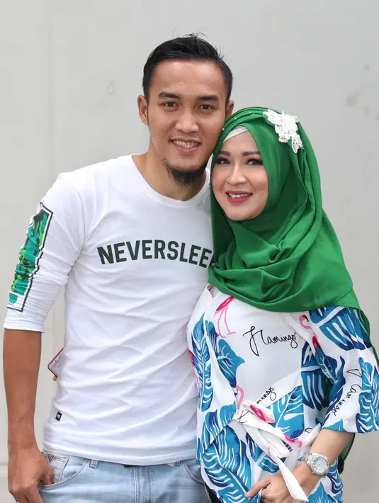 Pemain bola dari klub Persija itu juga mengakui bahwa banyak pesan pribadi yang masuk dan ingin menjadi teman dekatnya. Namun, ia tak menanggapi. Apalagi Gunawan juga mengaku jarang buka DM. (Adrian Putra/Bintang.com)