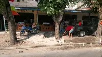 Lokasi parit yang menjadi tempat massa membakar pria hidup-hidup di Pasar Muara Bakti, Babelan, Bekasi. (Liputan6.com/Fernando Purba)