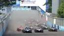 <p>Pembalap saat beraksi pada ajang Formula E 2023 di Jakarta International e-Prix Circuit, Sabtu (3/6/2023). Pascal Wehrlein menjadi yang tercepat setelah melahap 36 lap dengan catatan waktu 42 menit 21,995 detik. (Bola.com/M Iqbal Ichsan)</p>