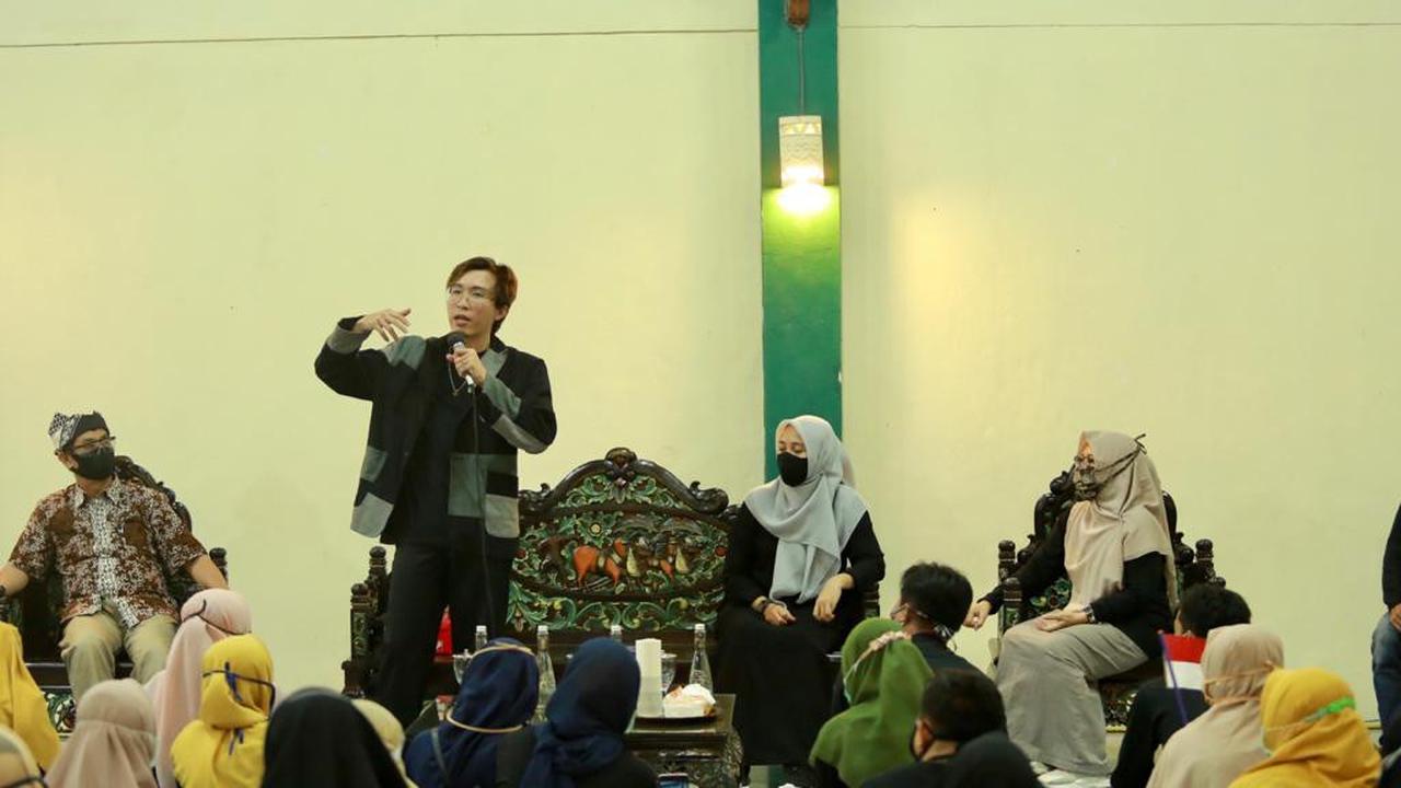 Dr Tirta Bakar Motivasi Penerima Beasiswa Banyuwangi Cerdas