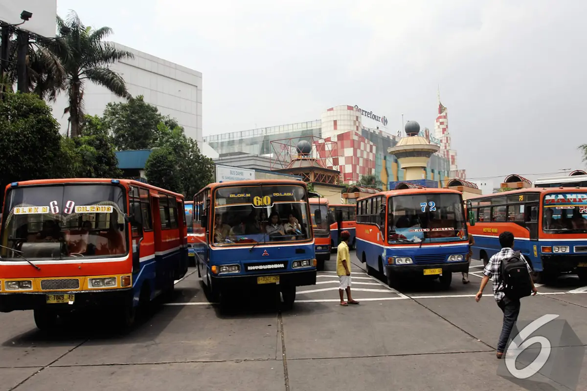 Angkutan Umum Tua Tak Boleh Jalan di Jakarta
