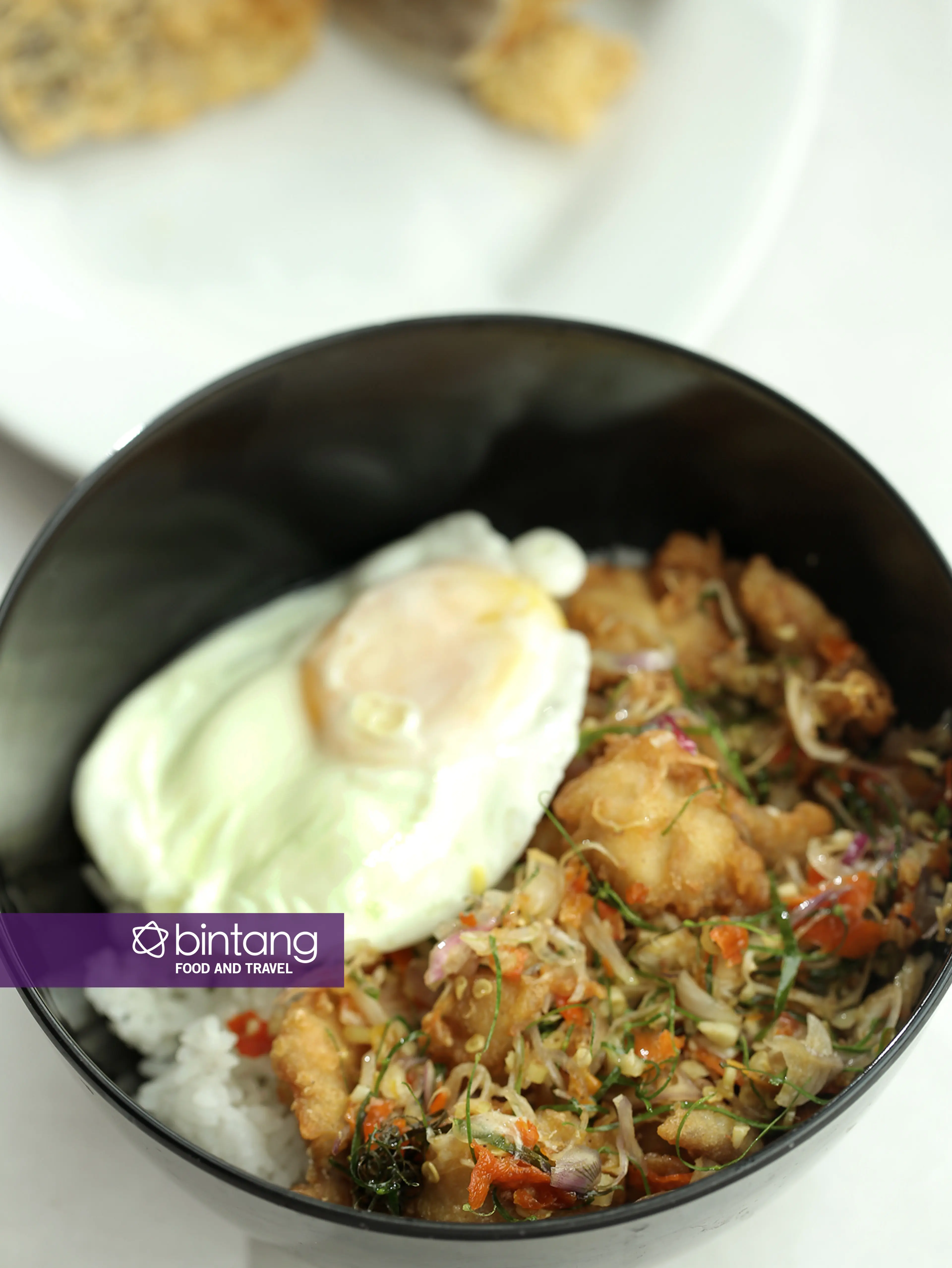 Chicken sambal matah, menu Cranky Crab. (Daniel Kampua/Bintang.com)