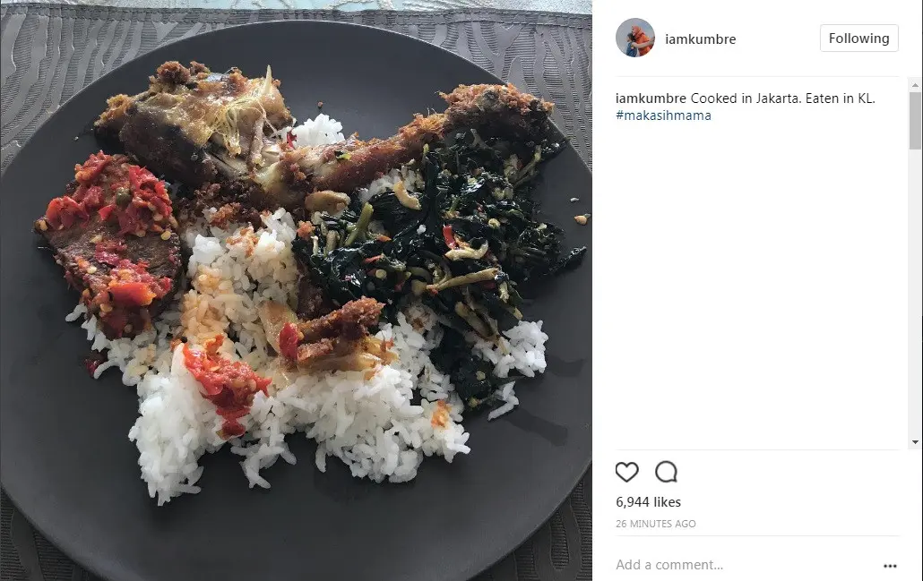 Ibunda Laudya Cynthia Bella memasakkan makanan khas Indonesia untuk Engku Emran  (Foto: Instagram)