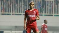 Pemain PSM  Makassar, Reinaldo Costa saat melawan PS TNI di Stadion Pakansari, Bogor (15/5/2017). (Bola.com/Nicklas Hanoatubun)