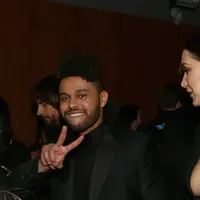 The Weeknd dan Bella Hadid sudah menjalin cinta kurang lebih selama satu tahun, harus diakhiri dengan perpisahan. Meski sudah putus, namun keduanya tetap saling cinta. (AFP/Bintang.com)