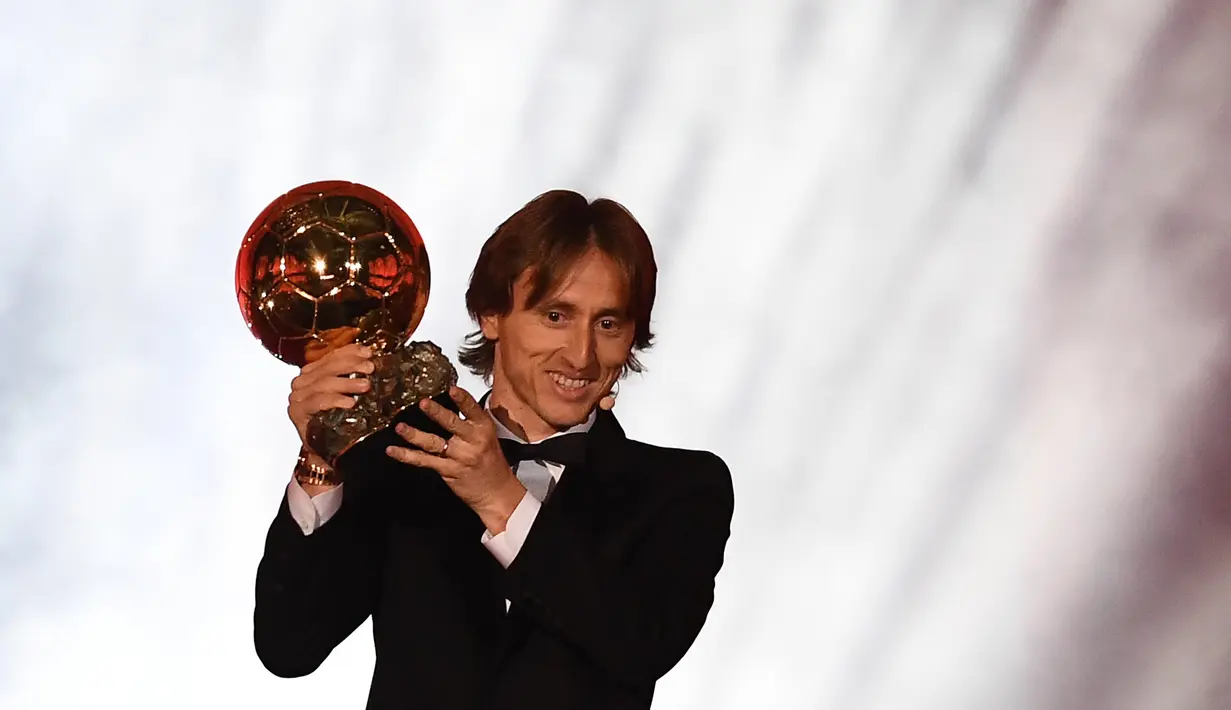 1. Luka Modric – Karier Modric menjadi pesepak bola terbaik dunia tidak lah mulus. Bertempat tinggal di kota Zadar yang saat itu tengah dilanda perang. (AFP/Franck Fife
