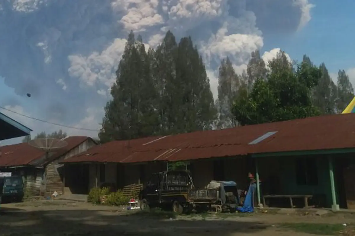 Gunung Sinabung Meletus