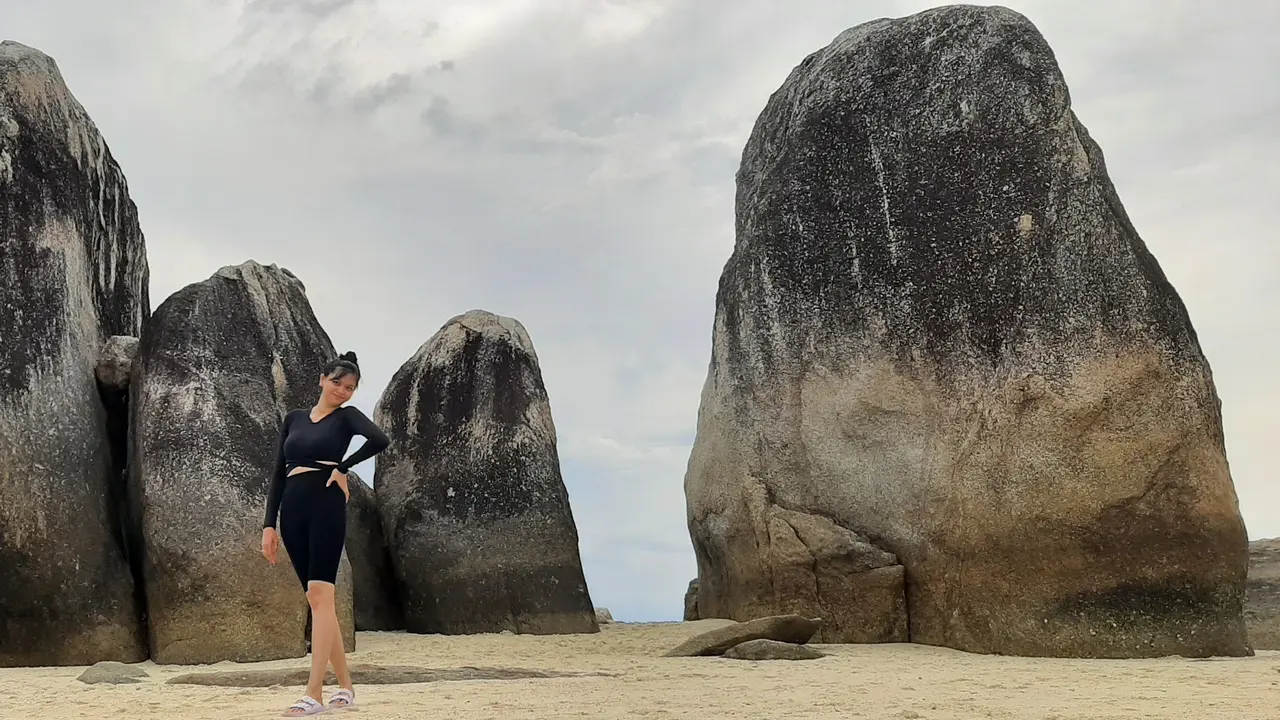 Pesona wisata Pulau Batu Berlayar di Pulau Belitung