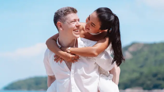 couple kencan bahagia romantis