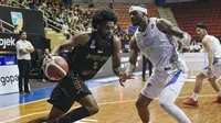 Bima Perkasa Jogja (BPJ) menelan kekalahan 67-72 dari Prawira Bandung pada laga pembuka Indonesian Basketball League (IBL) 2025 di GOR C-Tra Arena, Bandung, Minggu (12/1/2025) malam WIB. (dok. Bima Perkasa Jogja)