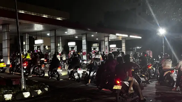 Rasa Lega Pencari Nafkah Diterangi Lampu SPBU, Ketika Kabar BBM Bertemu Realitas Jalanan