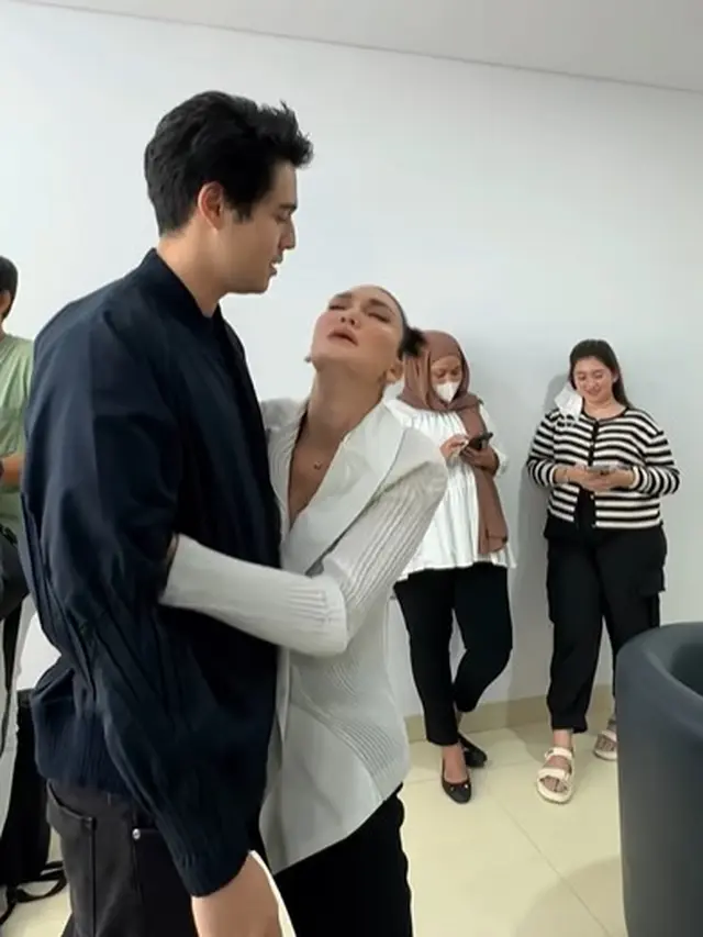 Luna Maya dan Maxime Bouttier (Instagram/mrsayudewi)