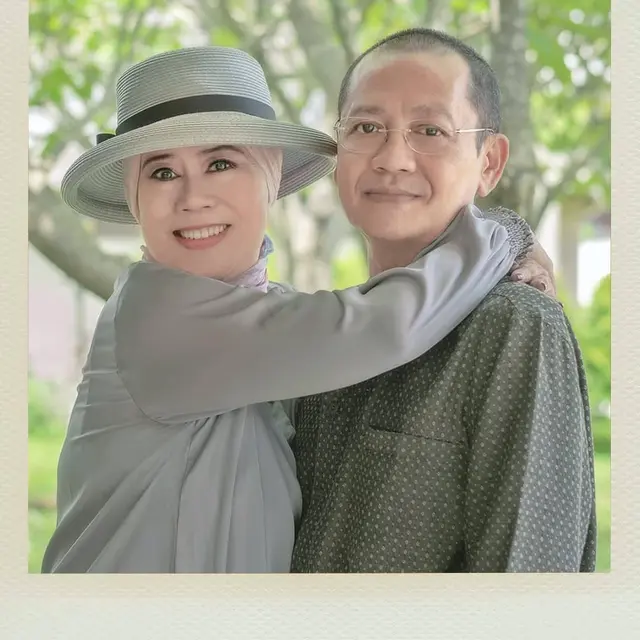 7 Potret Harmonis Dewi Yull dan Keluarga, Awet Muda di Usia 60 Tahun