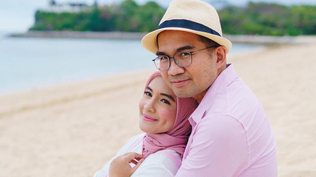 11-tahun-menikah-berikut-10-potret-kemesraan-intan-nuraini-dan-donny