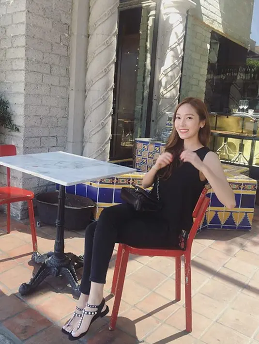 Album baru Jessica yang berjudul ‘Fly’ nampaknya mendapat respon positif dari masyarakat, bahkan mampu menyaingi lagu solo Tiffany dengan judul ‘I Just Wanna Dance’. (Instagram/Jessica.syj)