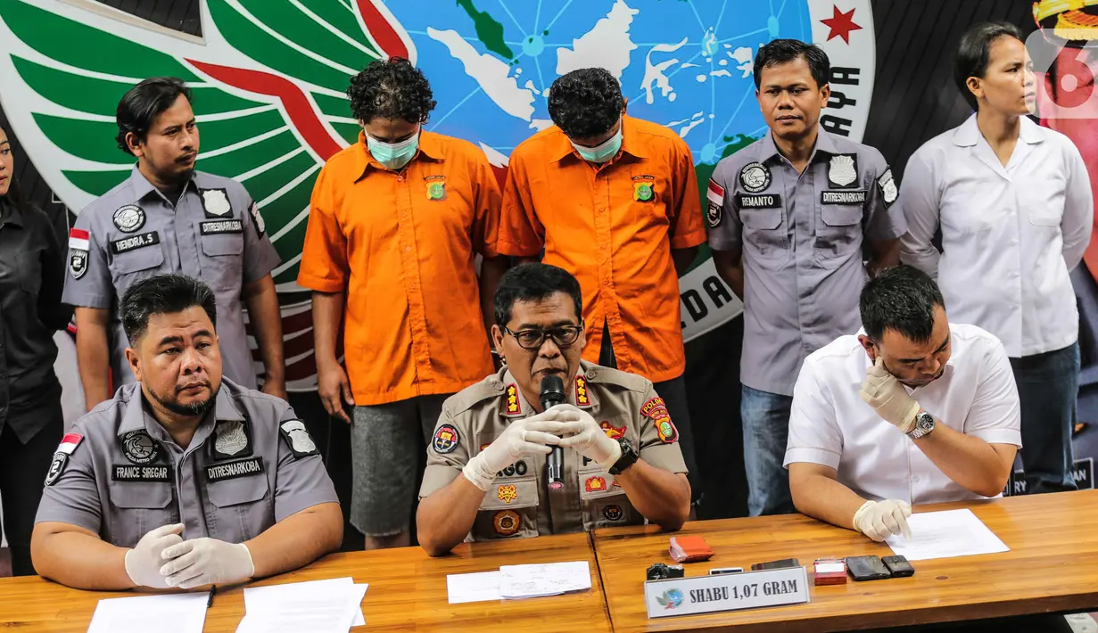 Kabid Humas Polda Metro Jaya Kombes Pol Argo Yuwono memberikan keterangan kepada awak media saat rilis penangkapan suami dari artis Dawiyah, Muhammad Basurrah di Gedung Ditnarkoba Polda Metro Jaya, Jakarta, Senin (7/10/2019). (Liputan6.com/Faizal Fanani)