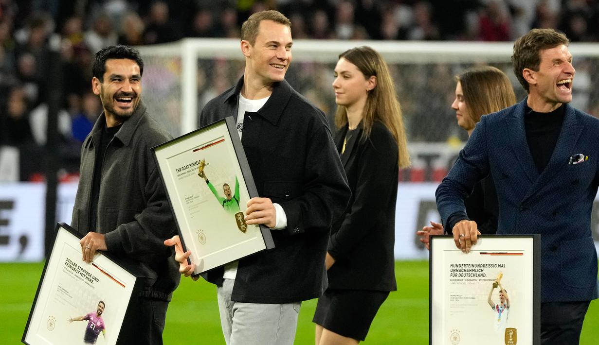 Keempat pemain itu adalah kiper Manuel Neuer, dua gelandang andalan Jerman, Toni Kroos dan Ilkay Gundogan, serta penyerang andal Thomas Muller. (AP Photo/Matthias Schrader)