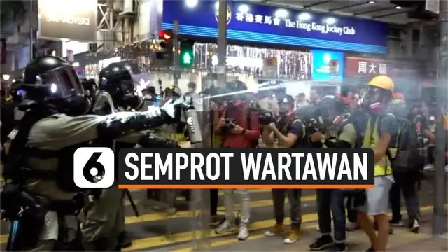VIDEO: Polisi Hong Kong Semprot Cairan Lada ke Wartawan