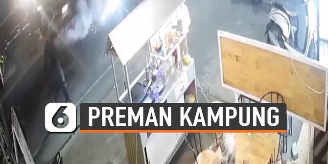 VIDEO: Tak Diberi Uang Keamanan, Preman Serang Warung Penyet