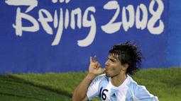Sergio Aguero menjadi bagian dari pasukan La Albiceleste yang memenangkan medali emas Olimpiade Beijing.  (AFP/DDP/Michael Kappeler)