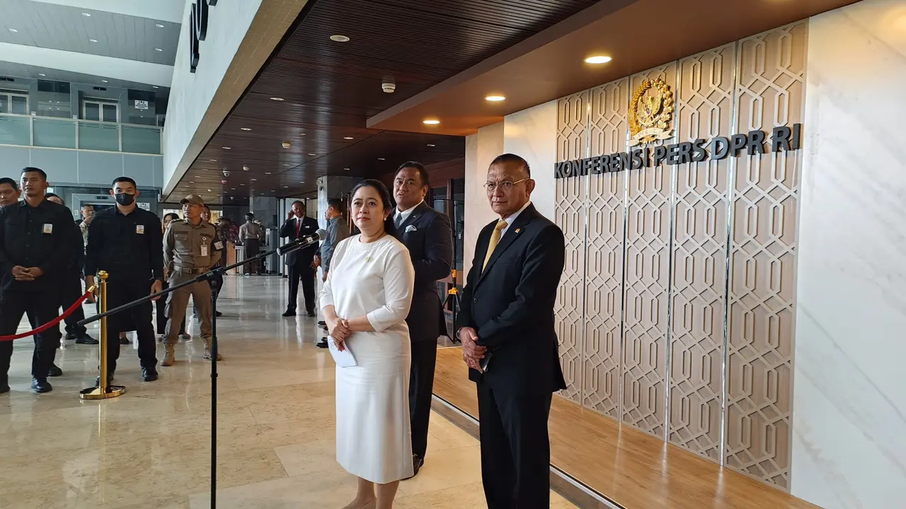 Ketua Dewan Perwakilan Rakyat (DPR) Puan Maharani saat konferensi pers di Gedung Nusantara II DPR RI, Senayan, Jakarta, Selasa (6/2/2024). (Merdeka.com/Alma Fikhasari)