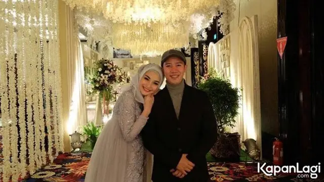 Sempat Tak Publikasikan Pernikahan 10 Tahun, Ini 6 Potret Ruri Repvblik dan Istri