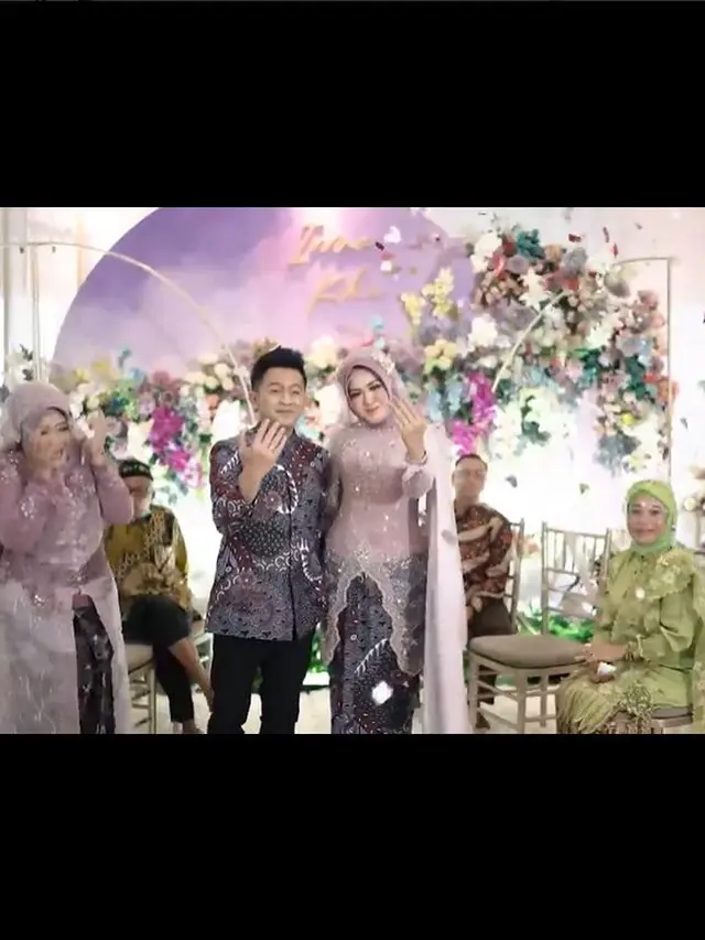 6 Potret Lamaran Kiki The Potters dan Kekasih, Penuh Kebahagiaan