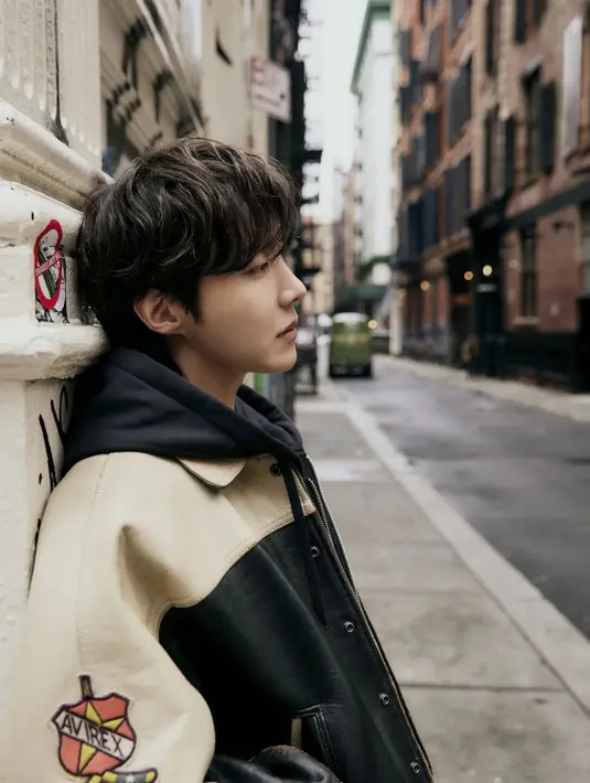 <p>6. J-Hope, penari utama, sub-rapper, dan sub-vokalis BTS, adalah yang pertama dari beberapa anggota BTS yang masuk dalam daftar ini! Dia dicintai karena keterampilan menarinya yang luar biasa serta bakatnya dalam rap dan bernyanyi. Dia bahkan lebih dipuja karena kepribadiannya yang ceria dan akan membuat siapa pun tersenyum. (Foto: Instagram/ uarmyhope)</p>