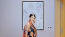 Putri Sulung Jokowi, Kahiyang Ayu jadi salah satu anak pejabat yang kerap hadir di fashion show lokal. Misalnya ia tampil mengenakan dress dari brand lokal, Biyan. [Instagram/@ayanggkahiyang]