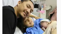 Ananda Omesh bersama sang istri, Dian Ayu Lestari baru saja dikaruniai anak kedua. (Instagram)