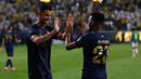 Pemain Al-Nassr, Cirstiano Ronaldo (kiri) melakukan selebrasi bersama Ayman Yahya setelah Sadio Mane mencetak gol ke gawang Al-Ettifaq pada laga Piala Raja Arab Saudi 2023 yang berlangsung di Awwal Park Stadium, Ryadh, Arab Saudi, Rabu (01/11/2023) dini hari WIB. Kemenangan 1-0 Al-Nassr membuat mereka lolos ke perempat final Piala Raja Arab Saudi 2023. (Twitter/@AlNassrFC)