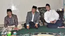 Menteri Desa, PDT dan Transmigrasi, Marwan Jafar (kanan) bersama Ketum PKB, Muhaimin Iskandar dan Ketua Umum PBNU, Said Aqil Siradj saat menghadiri haul K.H Bisri syansuri ke - 37dan Nyai Hj. Nur khodijah ke- 62, Jawa timur (9/4). (Dody Humas Kemendes)