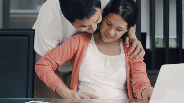 Kehamilan di usia 30-an, khususnya setelah usia 35, sering dikaitkan dengan peningkatan risiko komplikasi.