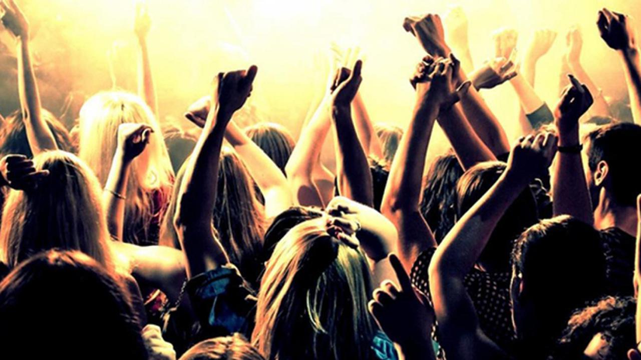  Cara Mudah Pilih Smartphone untuk Hangout di Malam Hari