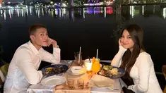 Sebelumnya, Julian Jacob telah melamar sang kekasih pada Rabu (30/11/2022). Acara kejutan lamaran tersebut digelar berkat bantuan dari para sahabat. (Liputan6.com/IG/@julianjacs)