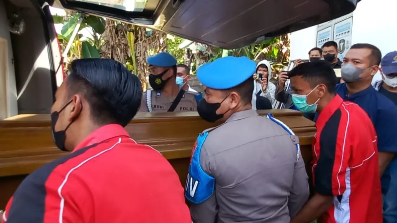 Jenazah korban dibawa pulang ke rumah duka