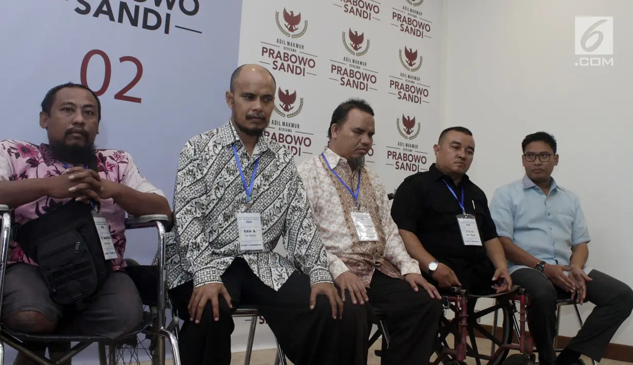 Perwakilan Perkumpulan Disabilitas Indonesia usai melakukan pertemuan dengan Capres nomor urut 02 Prabowo Subianto di Jakarta, Selasa (4/12). Pertemuan untuk silaturahmi dan dialog dalam rangka Hari Disabilitas Internasional. (Merdeka.com/Iqbal S Nugroho)