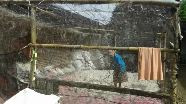 Bertandang ke Kampung Kasur Kapuk di Ponorogo
