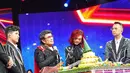 Dalam unggahannya di Instagram, Raffi Ahmad menyampaikan doa terbaik untuk Rhoma Irama. Raffi berharap agar sang legenda terus berkarya dan menginspirasi generasi muda dengan suara emas dan karya-karyanya. Ucapan tersebut disertai dengan rasa terima kasih atas kontribusi Rhoma dalam mewarnai industri musik dangdut di Tanah Air. (Liputan6.com/IG/@raffinagita1717)