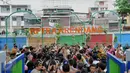 Gubernur DKI Jakarta Basuki Tjahaja Purnama (tengah) memberikan keterangan saat peresmian RPTRA Krendang kawasan Tambora, Jakarta, (3/2). RPTRA Krendang ini menjadi taman bermain pertama di Kawasan padat penduduk Tambora. (Liputan6.com/Gempur M Surya)