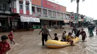 Hujan deras di Kabupaten Bogor menyebabkan sejumlah kecamatan mengalami banjir. (Liputan6.com/Achmad Sudarno)