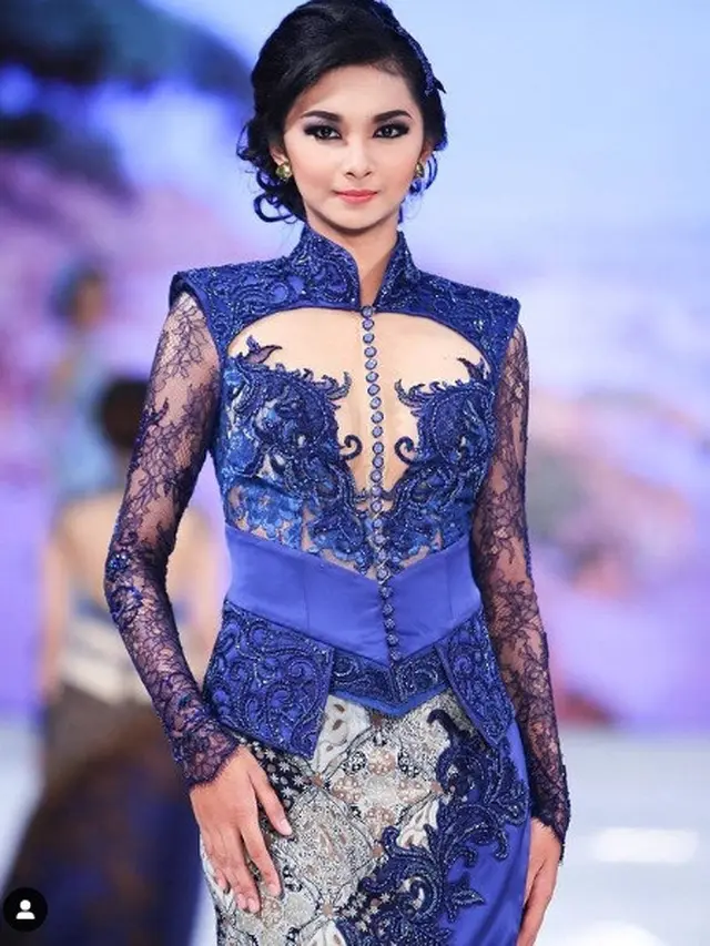 7 Pesona Bella Putri Ekasandra saat Menggunakan Kebaya, Menawan