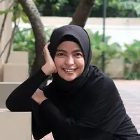 Sejak lama keinginan Tantri vokalis Kotak tampil menutup auratnya. Baru pada awal tahun ini, istri Arda Naff itu memutuskan berhijab. Meski banyak dukungan, ada juga yang tak mendukung salah satunya suaminya. (Instagram/ardanaff)