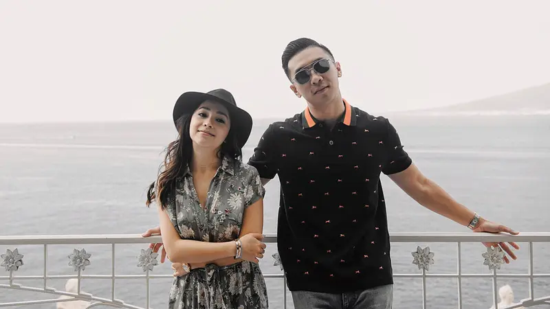 [Bintang] Unik dan Mewah, Ini 8 Foto Liburan Nikita Willy dan Indra