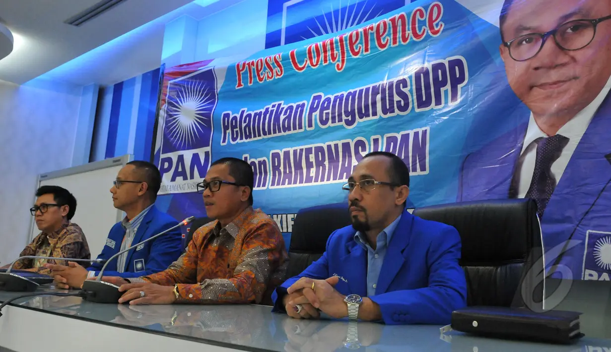 Fraksi PAN menggelar konferensi pers terkait persiapan Rapat kerja Nasional (Rakernas) I dan pelantikan pengurus PAN Zulkifli Hasan di Ruang FPAN Gedung Nusantara I Komplek Parlemen, Senayan, Jakarta, Senin (4/5/2015). (Liputan6.com/Andrian M Tunay)