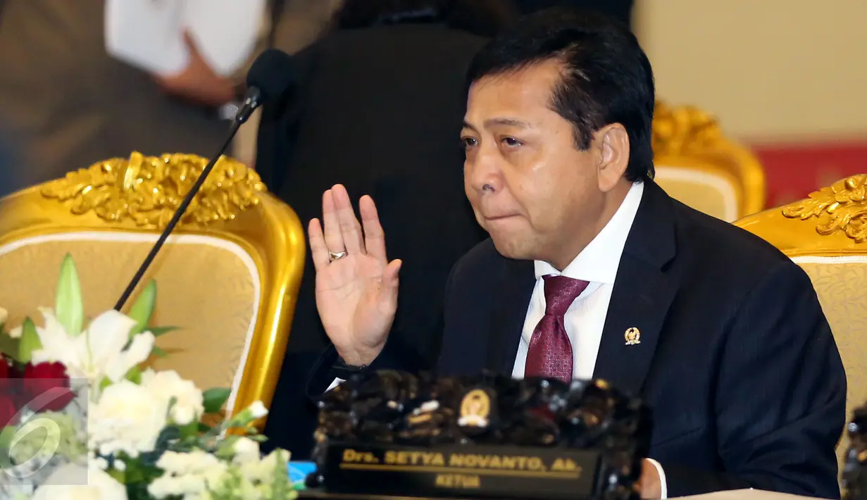 Ketua DPR Setya Novanto memimpin rapat konsultasi fraksi DPR dengan pemerintah di Gedung Komisi V, Kompleks Parlemen, Senayan, Jakarta, Rabu (29/3). Rapat konsultasi tersebut membahas Reforma Agraria dan Redistribusi aset. (Liputan6.com/Johan Tallo)